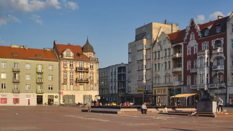 Rynek w Bytomiu z kamienicami