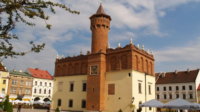 Renesansowy ratusz z attyką na Rynku w Tarnowie